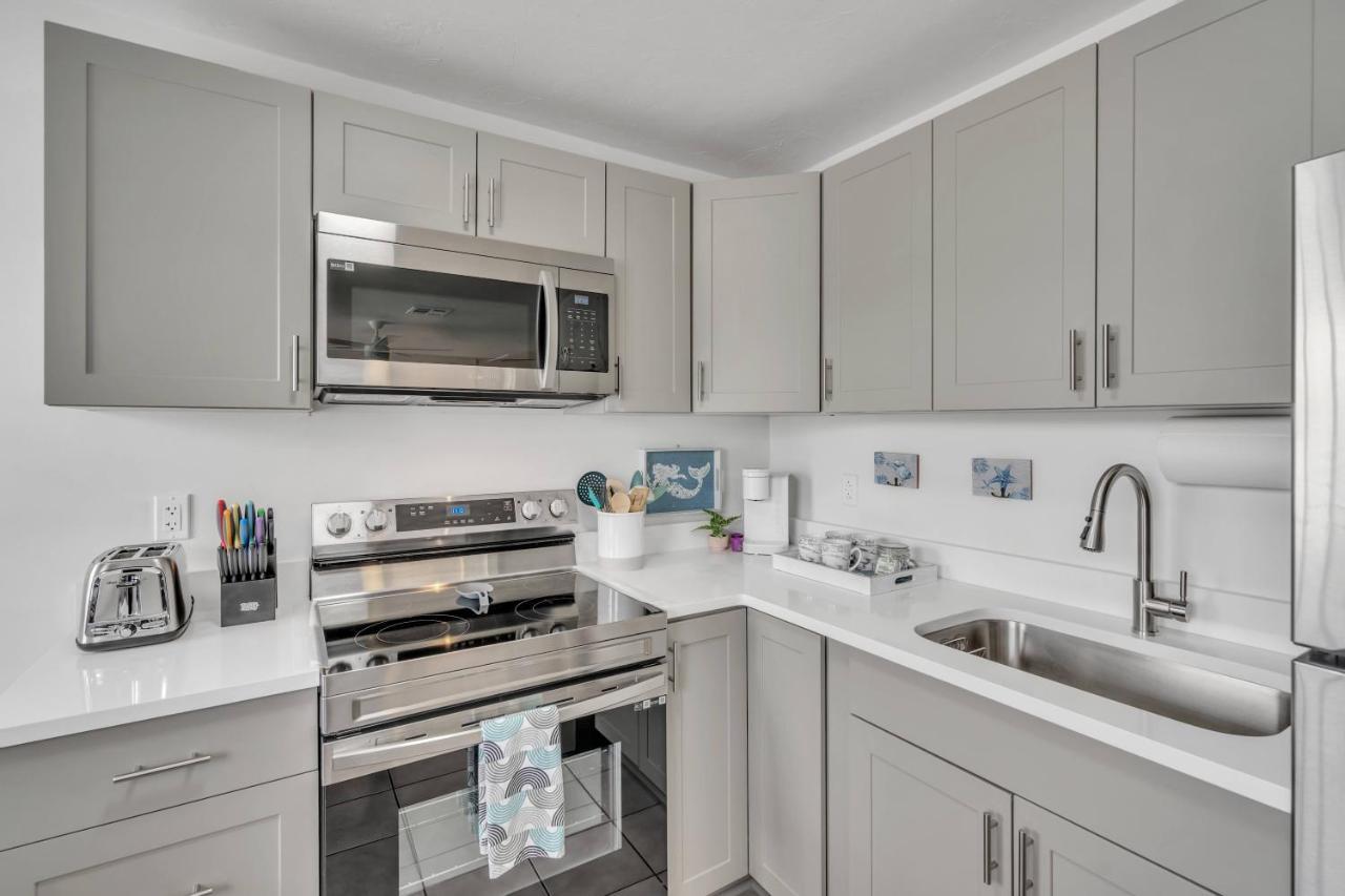 2Bed 1Bath Suite Minutes To Downtown, Beaches, Restaurants, Theaters And More サラソータ エクステリア 写真