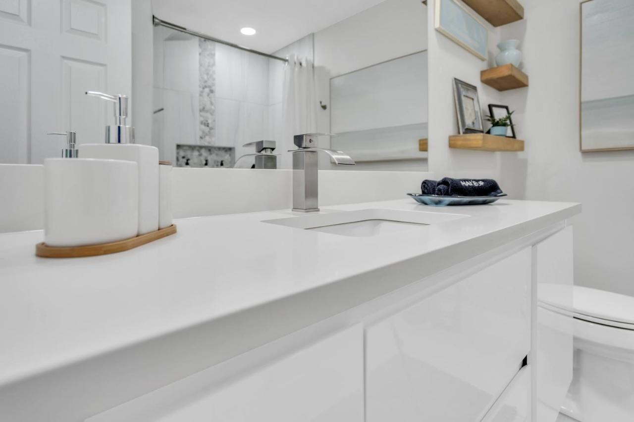 2Bed 1Bath Suite Minutes To Downtown, Beaches, Restaurants, Theaters And More サラソータ エクステリア 写真
