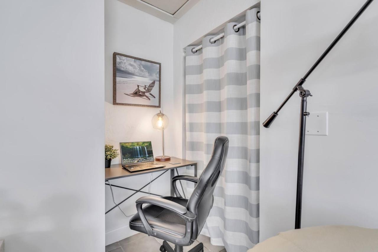 2Bed 1Bath Suite Minutes To Downtown, Beaches, Restaurants, Theaters And More サラソータ エクステリア 写真